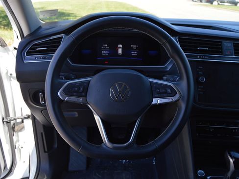 Used 2022 Volkswagen Tiguan SE image 9