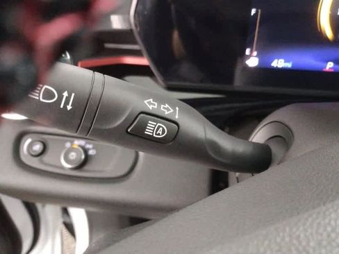 Used 2024 Chevrolet Trax RS w/ Sunroof Package image 39