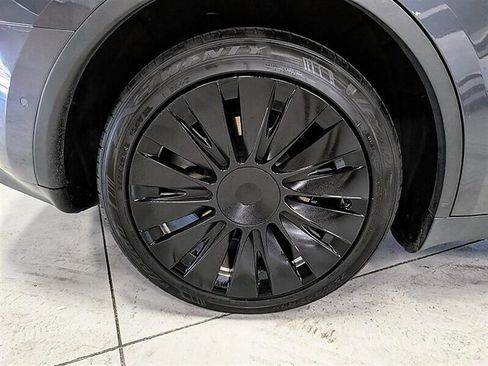 Used 2021 Tesla Model Y Long Range AWD/4WD image 13