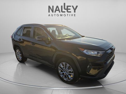 Used 2020 Toyota RAV4 XLE Premium image 6