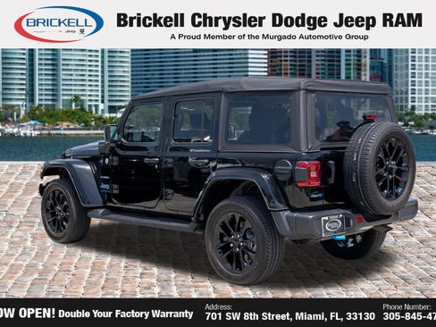 Used 2023 Jeep Wrangler Unlimited Sahara w/ Cold Weather Group AWD/4WD image 8