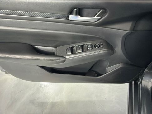 Used 2024 Nissan Altima 2.5 SV AWD/4WD image 8