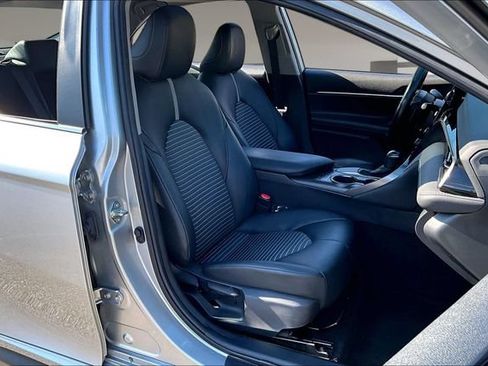 Used 2021 Toyota Camry SE w/ Cold Weather Package FWD image 24