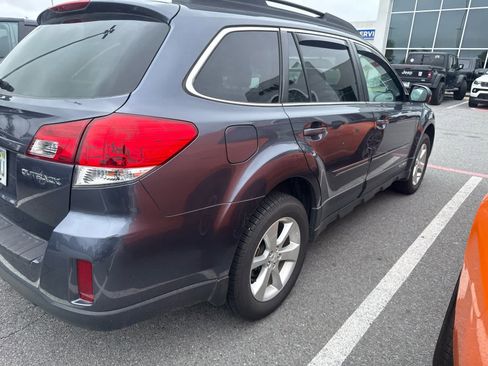 Used 2014 Subaru Outback 2.5i Limited AWD/4WD image 3