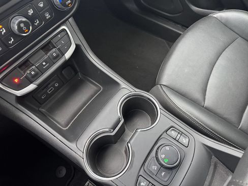 Used 2024 GMC Terrain SLT AWD/4WD image 43