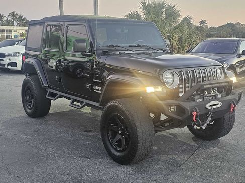 Used 2018 Jeep Wrangler Unlimited Sahara AWD/4WD image 14