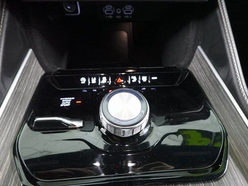 Used 2024 Jeep Wagoneer L Series II w/ Flexible Seating Group image 21