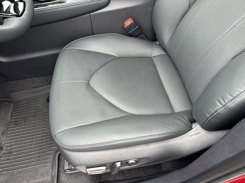 Used 2025 Toyota Grand Highlander AWD image 11