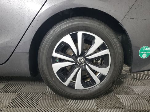 Used 2017 Toyota Prius Prime Advanced image 30