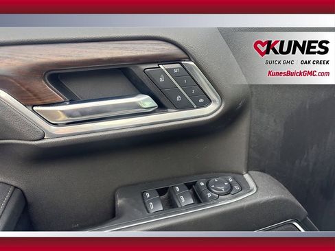 Used 2025 GMC Sierra 1500 SLT image 9