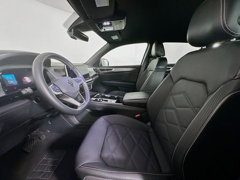 Used 2024 Volkswagen Atlas Cross Sport SE image 13