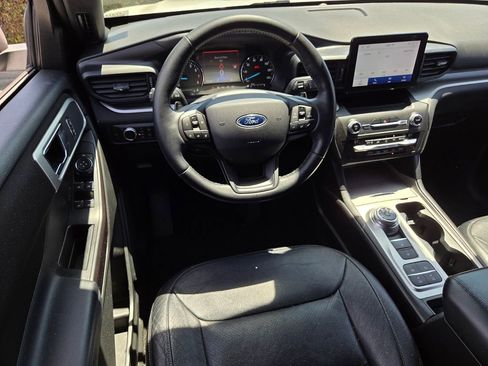 Used 2020 Ford Explorer XLT RWD image 7