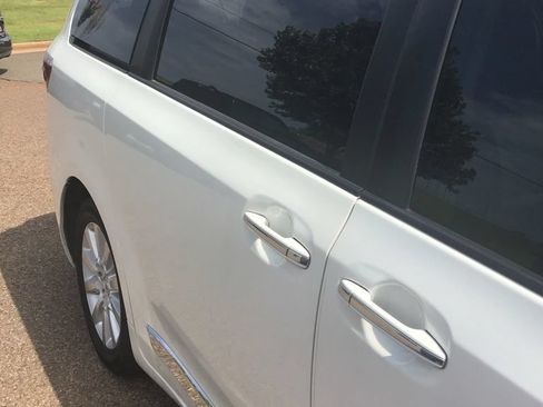 Used 2016 Toyota Sienna Limited Premium FWD image 5