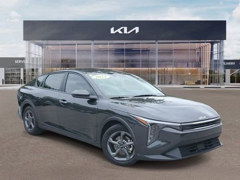 Certified 2025 Kia K4 FWD image 1