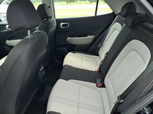Used 2025 Hyundai Venue SEL FWD image 28