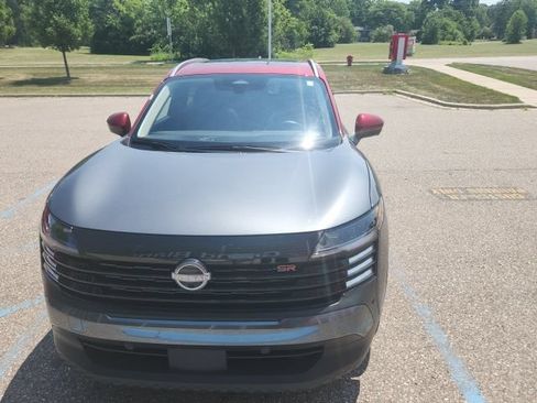 Used 2025 Nissan Kicks SR w/ SR Premium Package AWD/4WD image 5