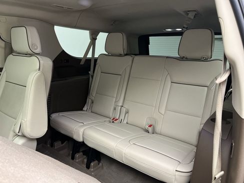 Used 2021 GMC Yukon XL Denali w/ Denali Premium Package image 15