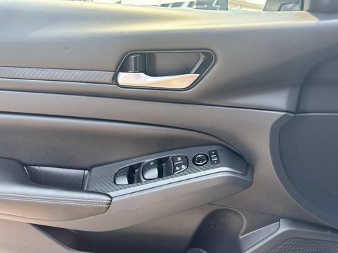 Used 2025 Nissan Altima 2.5 SV FWD image 10