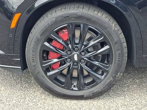 Certified 2025 Cadillac XT6 Sport w/ Technology Package AWD/4WD image 6