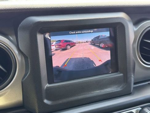 Used 2023 Jeep Gladiator Sport image 22