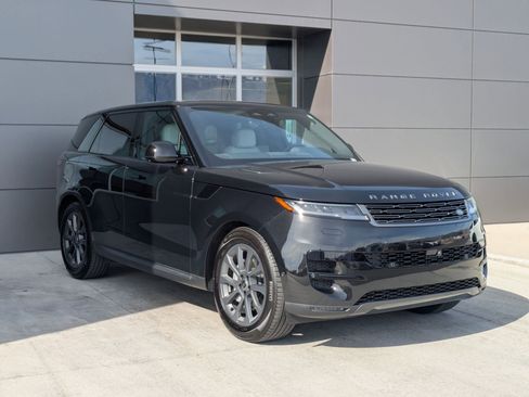 Used 2025 Land Rover Range Rover Sport S image 3
