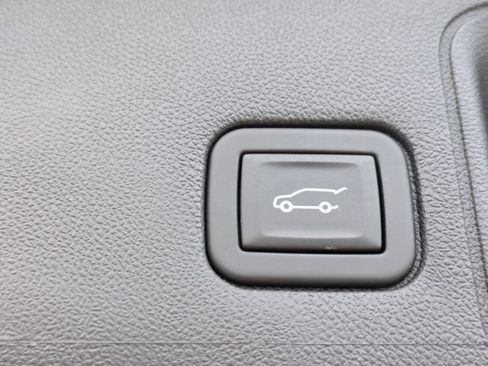 Used 2023 GMC Terrain SLE w/ Driver Convenience Package FWD image 15