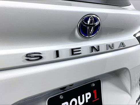 Used 2021 Toyota Sienna Platinum FWD image 30