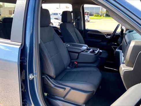 Used 2025 Chevrolet Silverado 2500 LT w/ Convenience Package AWD/4WD image 9