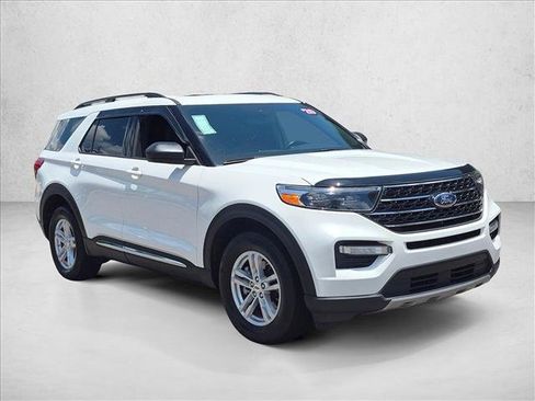 Used 2020 Ford Explorer XLT w/ Equipment Group 202A AWD/4WD image 3