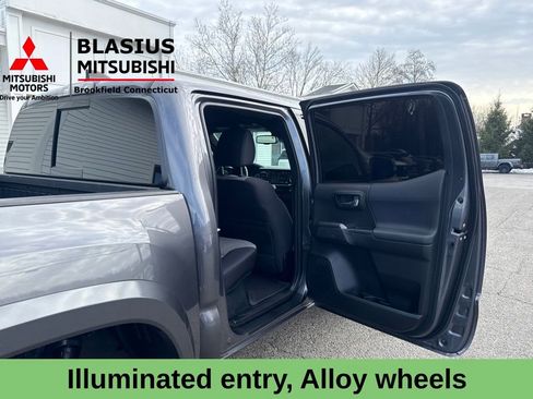 Used 2021 Toyota Tacoma TRD Sport w/ Technology Package image 12