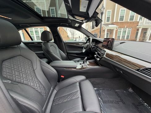 Used 2021 BMW 530i xDrive w/ Convenience Package image 11