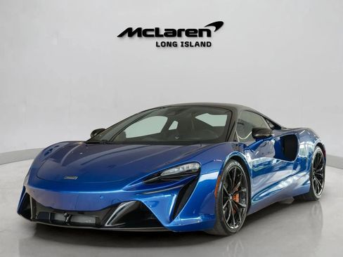 Used 2023 McLaren Artura RWD image 2