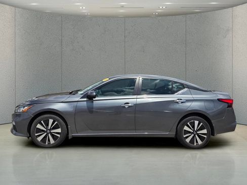 Used 2022 Nissan Altima 2.5 SV AWD/4WD image 2
