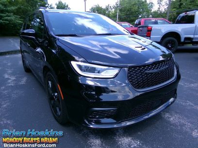 Used 2025 Chrysler Pacifica Limited