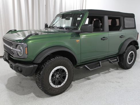 Used 2022 Ford Bronco Badlands w/ Sasquatch Package image 3