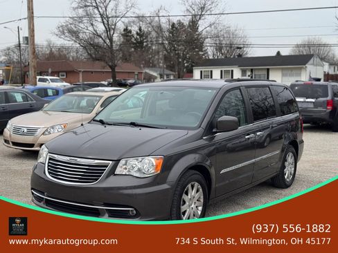 Used 2016 Chrysler Town & Country Touring w/ Driver Convenience Group FWD image 1