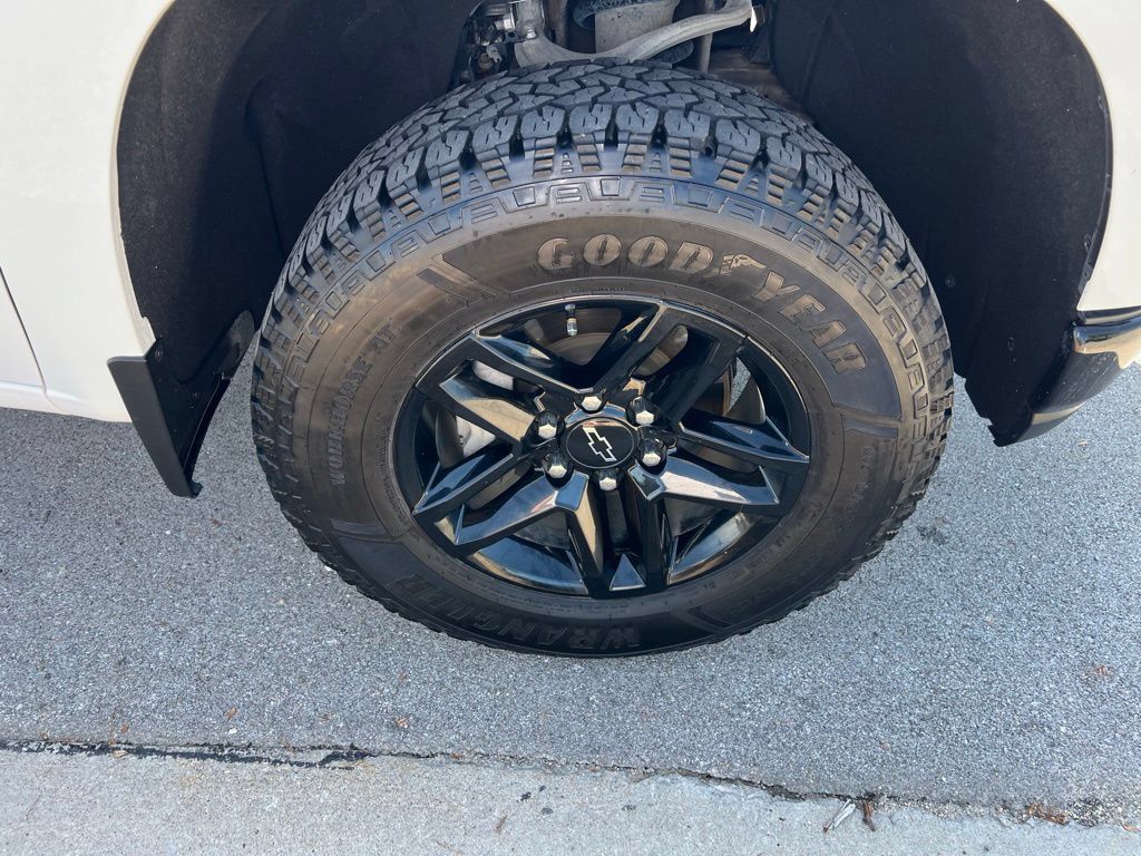 Used 2019 Chevrolet Silverado 1500 Custom Trail Boss w/ Custom Convenience Package AWD/4WD image 12