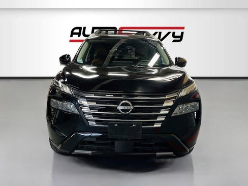Used 2025 Nissan Rogue Platinum w/ Platinum Premium Package AWD/4WD image 2