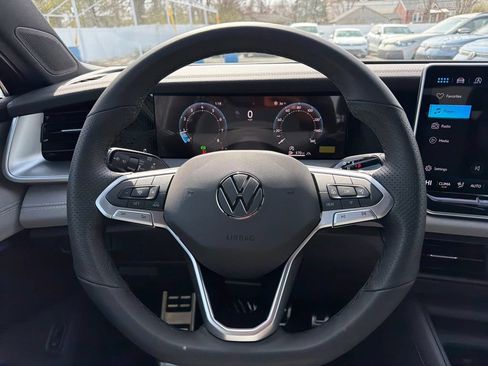 New 2026 Volkswagen Tiguan SE R-Line AWD/4WD image 16