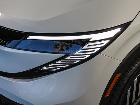 New 2026 Nissan Leaf SV+ image 4