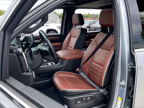 Used 2025 GMC Sierra 3500 Denali Ultimate AWD/4WD image 8