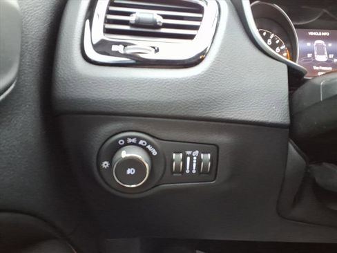 Used 2019 Jeep Compass Limited image 15