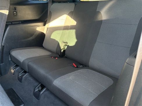 Used 2023 Chevrolet Traverse LT image 16