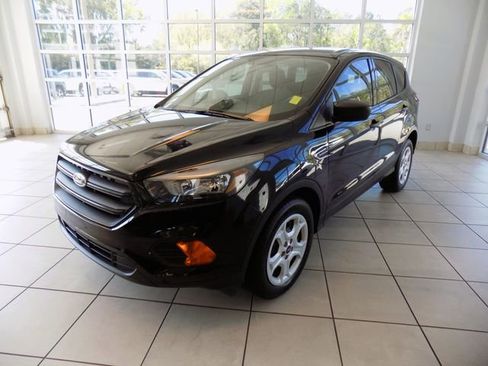 Used 2018 Ford Escape S image 3