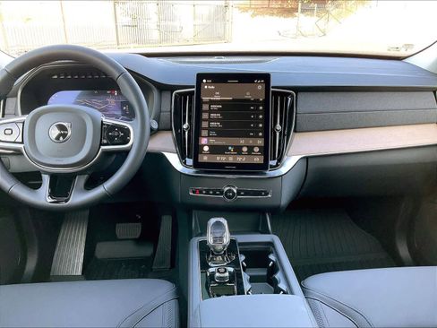 New 2026 Volvo XC90 B5 Plus w/ Protection Package image 9