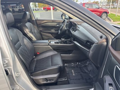 Used 2023 Nissan Rogue Platinum w/ Platinum Premium Package image 12