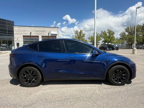 Used 2022 Tesla Model Y Long Range AWD/4WD image 9