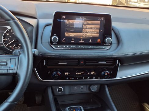 Used 2021 Nissan Rogue SV w/ Premium Package image 15