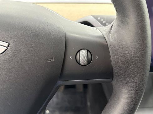 Used 2022 Tesla Model Y Long Range image 28