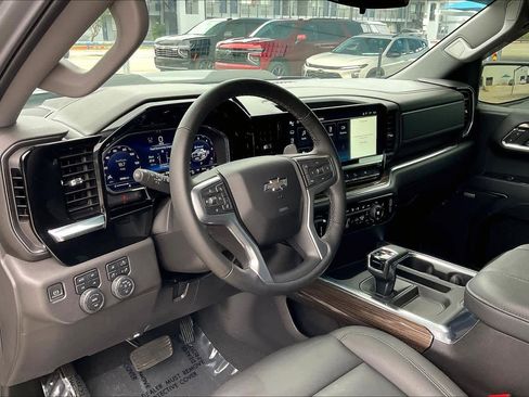 Used 2024 Chevrolet Silverado 1500 LT Trail Boss w/ Convenience Package II AWD/4WD image 17